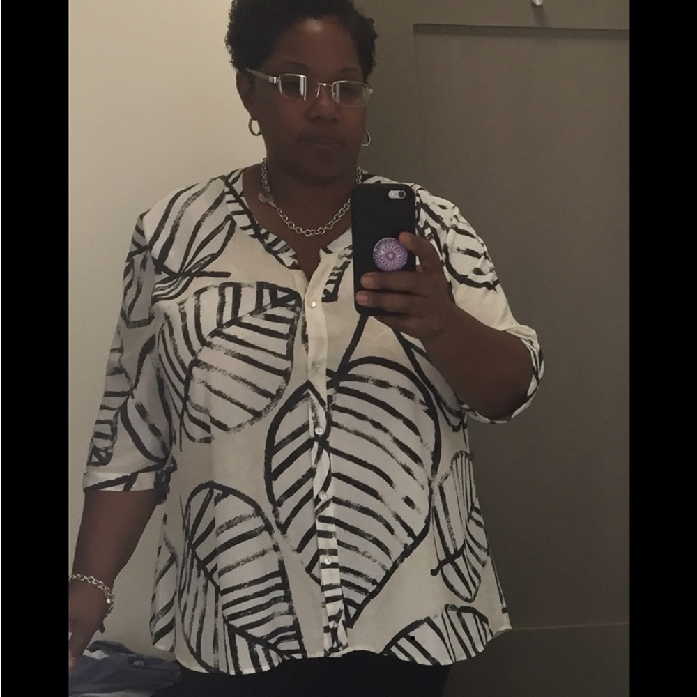 ISO this blouse - thank you in advance. Purchased in Dillards but lost.